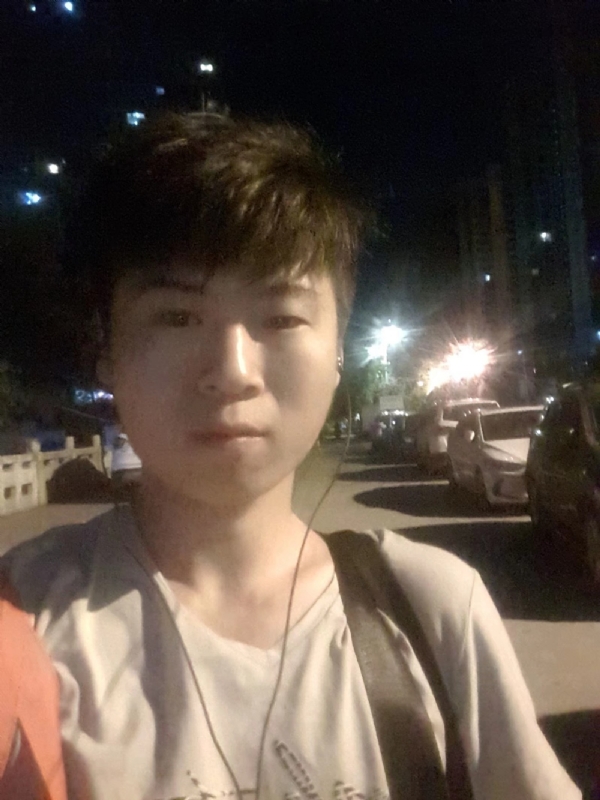 流星的瞬间的第一张照片--龙海婚介网