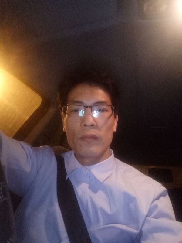 爱也要以诚相待的第三张照片--龙海婚介网