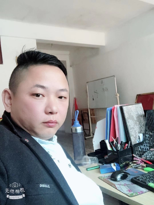 永不言弃的第一张照片--龙海婚介网