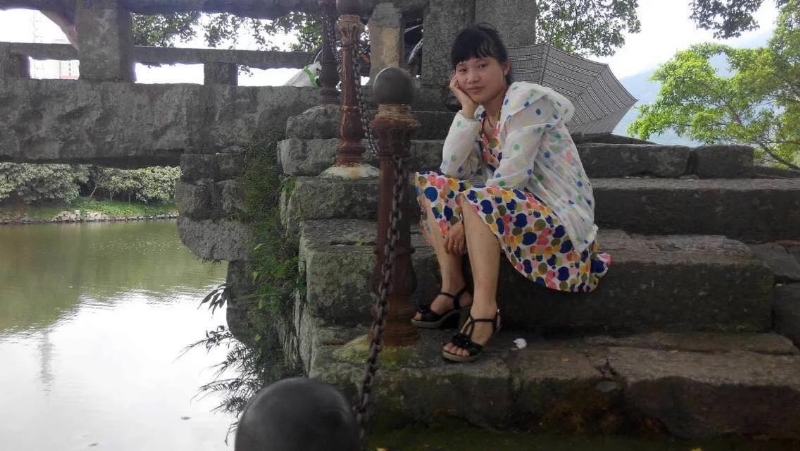 女子悠然的第一张照片--龙海婚介网