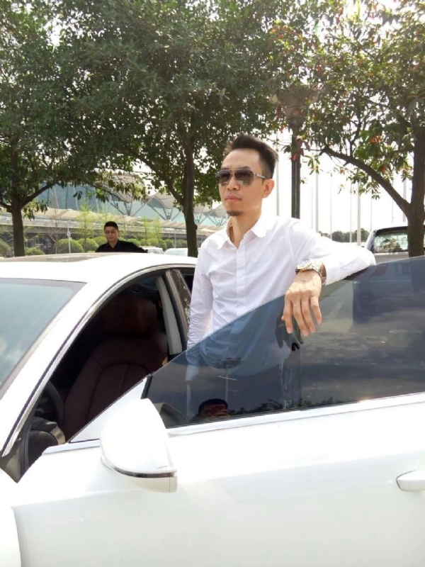 杨岳的第一张照片--龙海婚介网