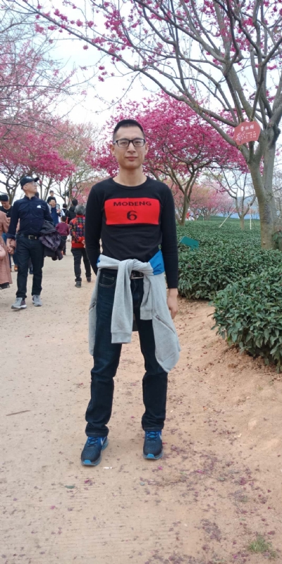 小梁的第一张照片--龙海婚介网
