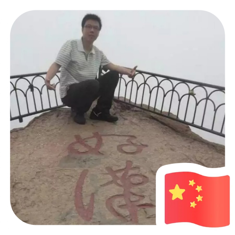 一只小虎牙的第一张照片--龙海婚介网