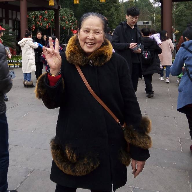 刘刘的第一张照片--龙海婚介网