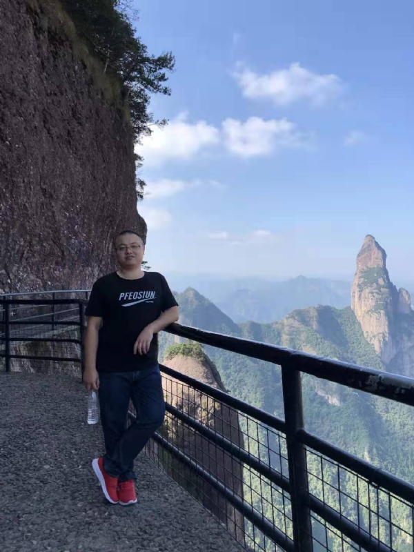 不杵于物的第一张照片--龙海婚介网