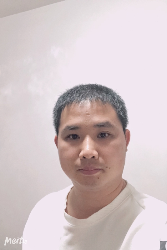 小梁的第一张照片--龙海婚介网
