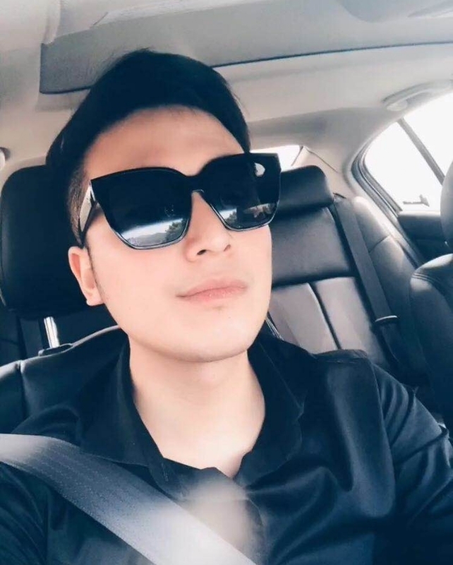 沉稳的第一张照片--龙海婚介网