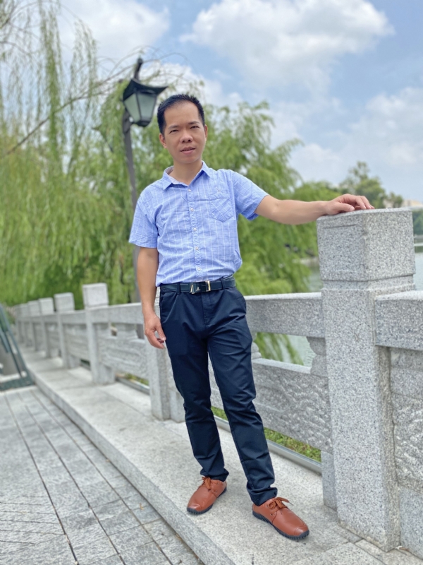 奇峰向阳的第一张照片--龙海婚介网