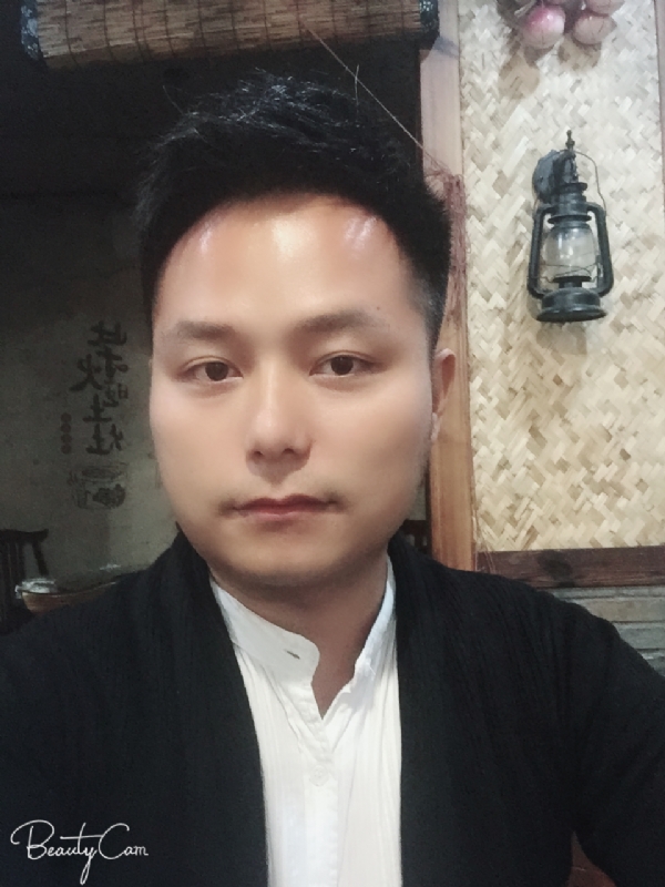 亦初的第一张照片--龙海婚介网