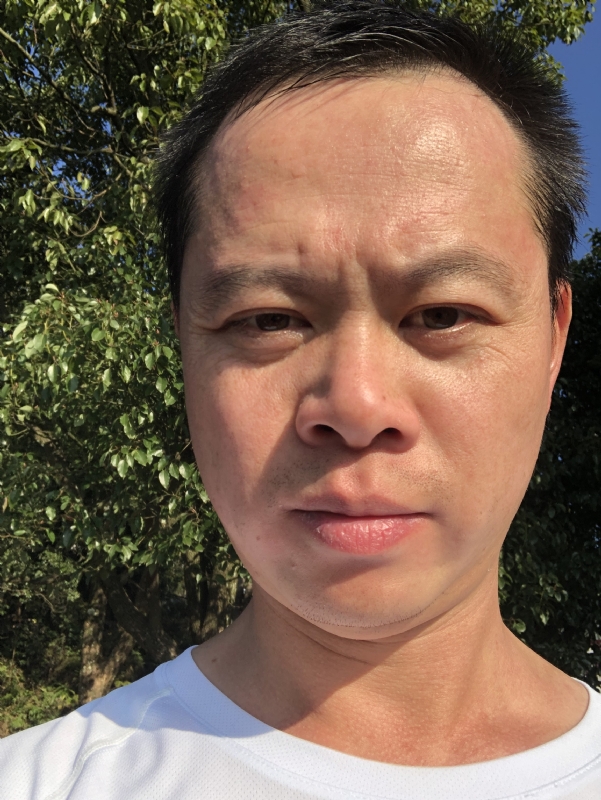 猩猩巨呃的第四张照片--龙海婚介网