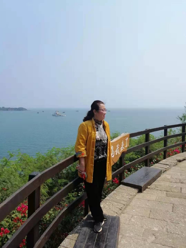 曦若半秋的第一张照片--龙海婚介网