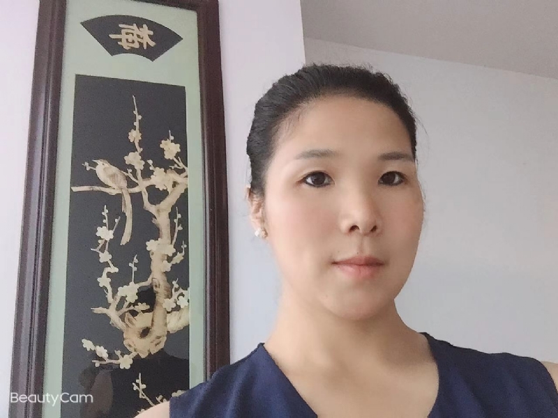 微笑的第一张照片--龙海婚介网