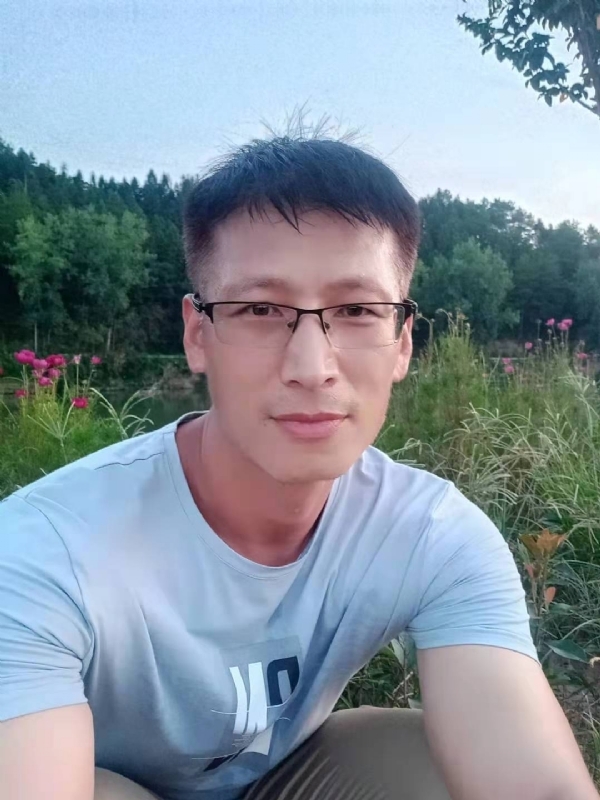 零零柒的第一张照片--龙海婚介网