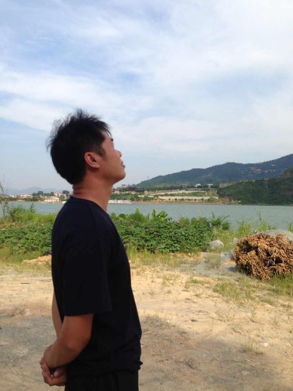雾里看花的第一张照片--龙海婚介网
