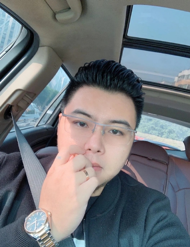 把苹果咬哭的第一张照片--龙海婚介网