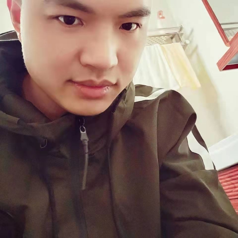 高大上的宅男的第一张照片--龙海婚介网