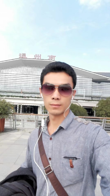 错把真心喂了狗的第三张照片--龙海婚介网