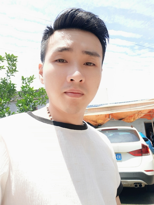 人间烟火的第一张照片--龙海婚介网