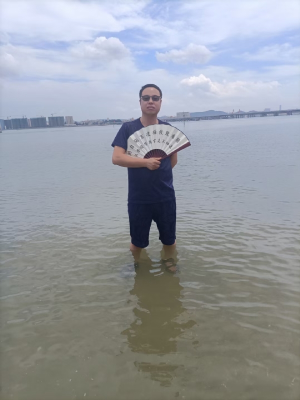 浪迹天涯的第一张照片--龙海婚介网