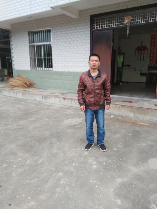 阿泉的第一张照片--龙海婚介网