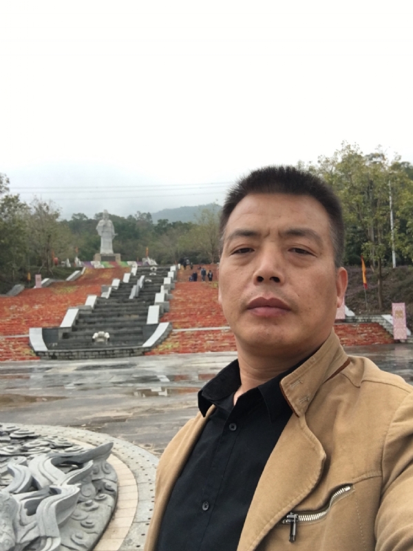 开心的松鼠的第一张照片--龙海婚介网