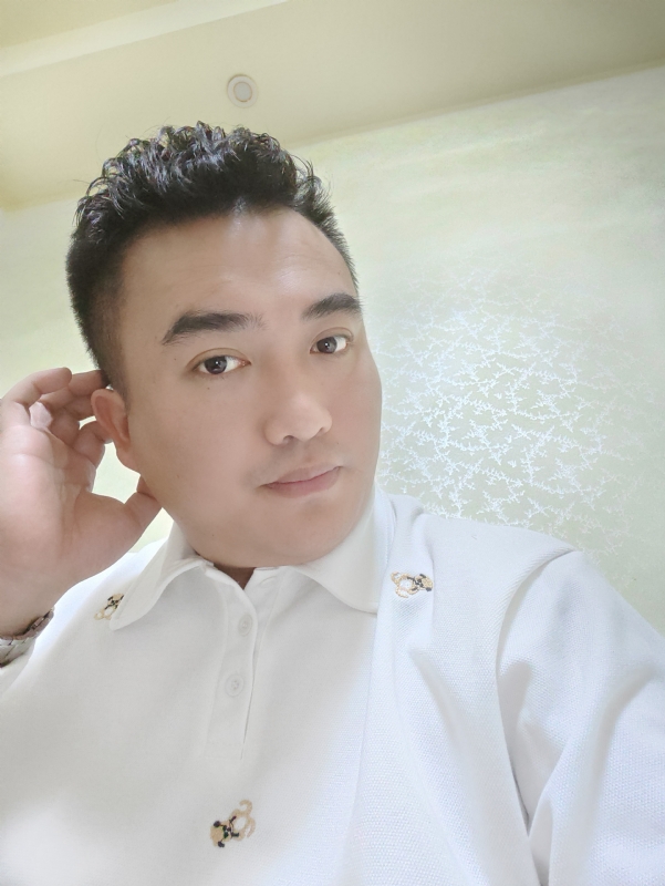 哈哈先生的第一张照片--龙海婚介网