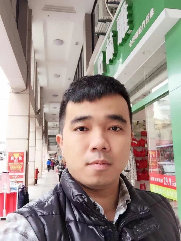 小小怪兽的第一张照片--龙海婚介网