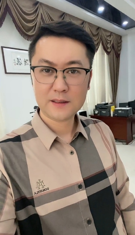 勤勉的第一张照片--龙海婚介网