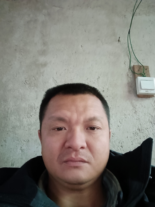兰成龙的第三张照片--龙海婚介网