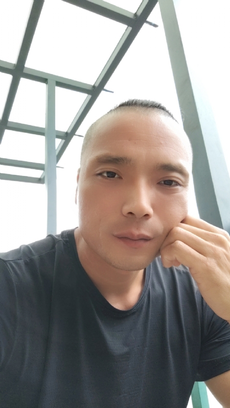 伯爵的第三张照片--龙海婚介网