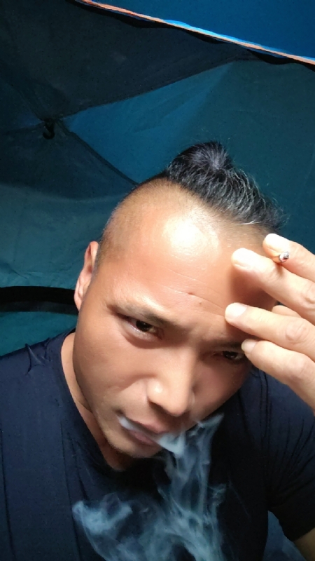 伯爵的第四张照片--龙海婚介网