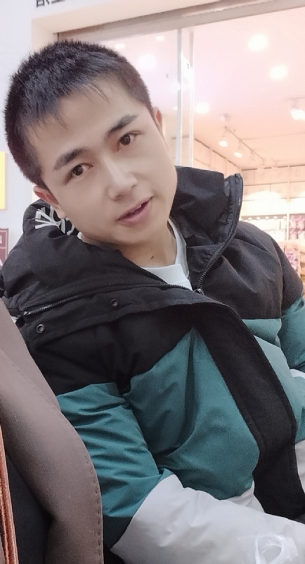 不骄不躁的第一张照片--龙海婚介网