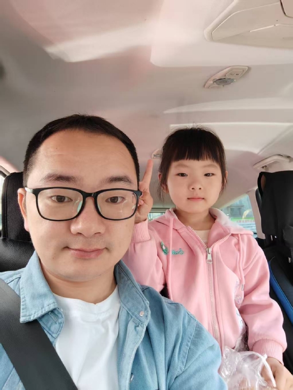 知天晓的第一张照片--龙海婚介网