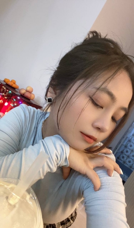 艳秋的第一张照片--龙海婚介网