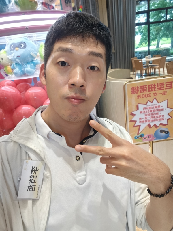 銪哲的第一张照片--龙海婚介网